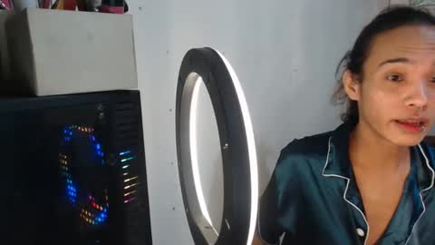 Amor  THUMBS-UP ME online show from 02.06.26