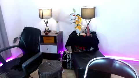 Snapshot of transgoddessselena chatting on 01.04.25 Selena the real cummer online show from 01.04.25