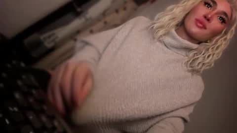 ALMIGHTY GODDESS VALENTINA online show from 11.05.25