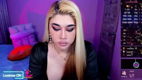 Snapshot of transsalawahan chatting on 03.10.25 BELLA online show from 03.10.25