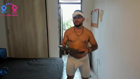 Snapshot of travis_bakerr chatting on 09.18.25 travis bakerr online show from 09.18.25