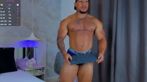 Snapshot of travis_lenox_ chatting on 09.17.25 Travis online show from 09.17.25