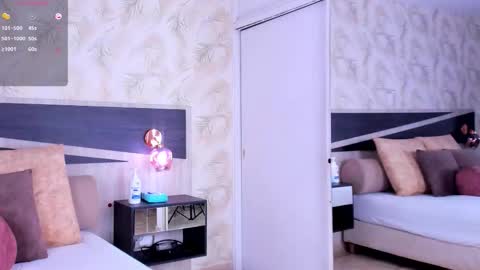 Snapshot of travis_lenox_ chatting on 10.30.25 Travis online show from 10.30.25