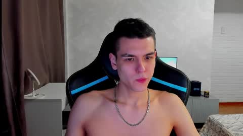 Snapshot of travisrivas chatting on 03.04.25 travisrivas online show from 03.04.25