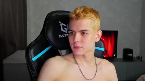 Snapshot of travisrivas chatting on 03.07.25 travisrivas online show from 03.07.25