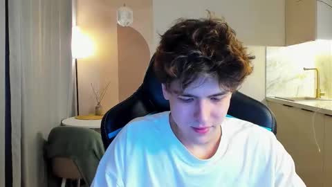 Snapshot of travisrivas chatting on 10.02.25 travisrivas online show from 10.02.25