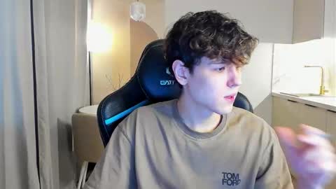 Snapshot of travisrivas chatting on 10.10.25 travisrivas online show from 10.10.25