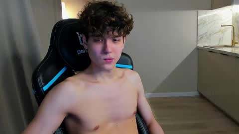 Snapshot of travisrivas chatting on 10.16.25 travisrivas online show from 10.16.25