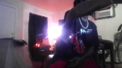 Snapshot of tray713152 chatting on 06.13.26 10Thickness online show from 06.13.26