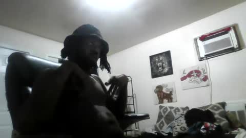 Snapshot of tray713152 chatting on 06.18.26 10Thickness online show from 06.18.26
