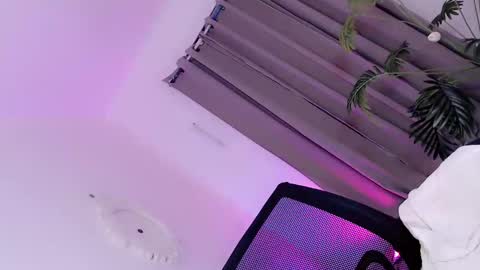 Snapshot of treatmelikeababe chatting on 12.17.25 YOUR SLUT online show from 12.17.25