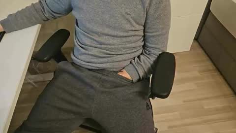 tree1989 online show from 02.08.25