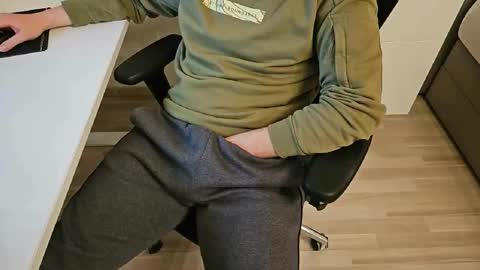 tree1989 online show from 02.10.25