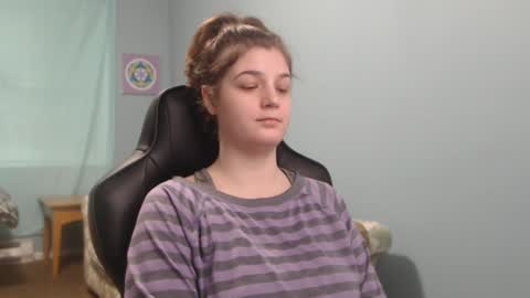 Snapshot of treejeanne chatting on 02.06.25 TreeJeanne online show from 02.06.25