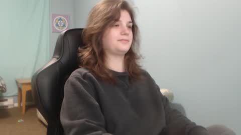 Snapshot of treejeanne chatting on 02.07.25 TreeJeanne online show from 02.07.25