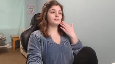 Snapshot of treejeanne chatting on 02.08.25 TreeJeanne online show from 02.08.25