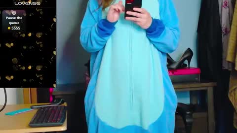 Snapshot of treejeanne chatting on 11.01.25 TreeJeanne online show from 11.01.25