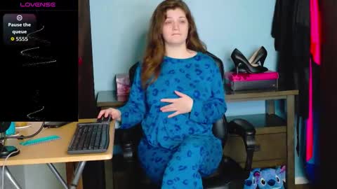 Snapshot of treejeanne chatting on 11.16.25 TreeJeanne online show from 11.16.25