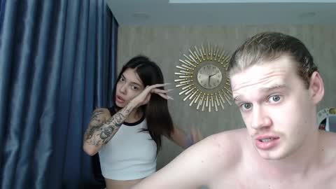 Snapshot of treezyny chatting on 12.21.24 Sarah And Jon online show from 12.21.24