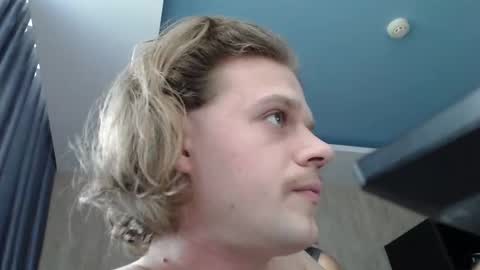 Snapshot of treezyny chatting on 12.31.24 Sarah And Jon online show from 12.31.24