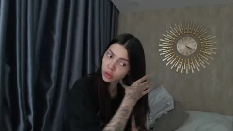 Snapshot of treezyny chatting on 01.04.25 Sarah And Jon online show from 01.04.25