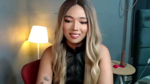 trexie_fucks15 online show from 11.11.25