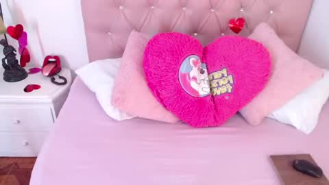 triana_crimson online show from 02.19.25