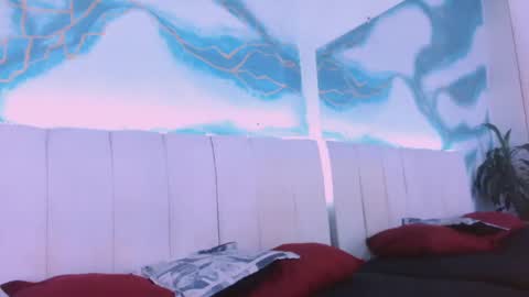 triana_crimson online show from 09.23.25