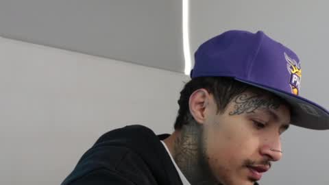 - trieone online show from 12.04.24