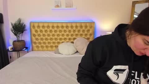 Mia online show from 02.01.26