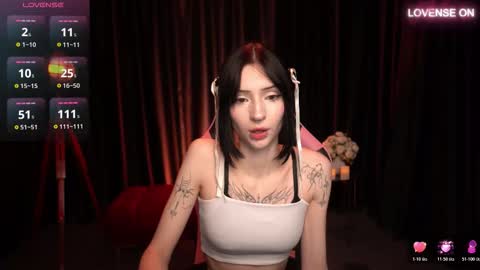 Snapshot of trix_void chatting on 10.31.25 trix_void online show from 10.31.25