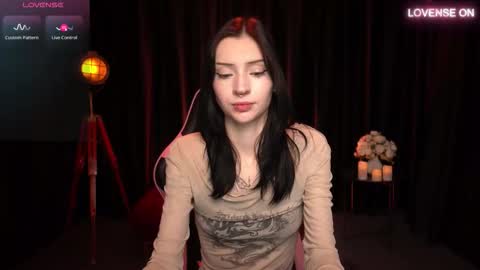 Snapshot of trix_void chatting on 11.17.25 trix_void online show from 11.17.25