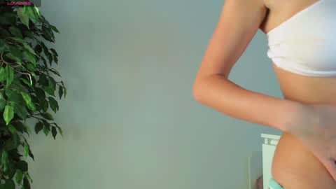 Snapshot of trixie_taylor chatting on 10.26.25 Trixie Taylor online show from 10.26.25