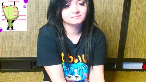 Snapshot of trixiedoescamcam chatting on 03.08.25 trixiedoescamcam online show from 03.08.25