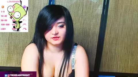 Snapshot of trixiedoescamcam chatting on 09.29.25 trixiedoescamcam online show from 09.29.25