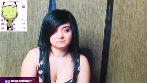 Snapshot of trixiedoescamcam chatting on 10.06.25 trixiedoescamcam online show from 10.06.25