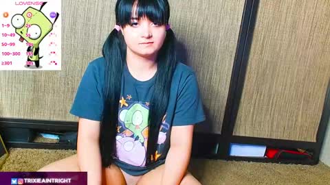 Snapshot of trixiedoescamcam chatting on 10.08.25 trixiedoescamcam online show from 10.08.25