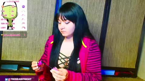 Snapshot of trixiedoescamcam chatting on 11.04.25 trixiedoescamcam online show from 11.04.25