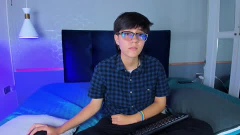 Snapshot of tsuki_maru chatting on 09.18.25 Maru online show from 09.18.25