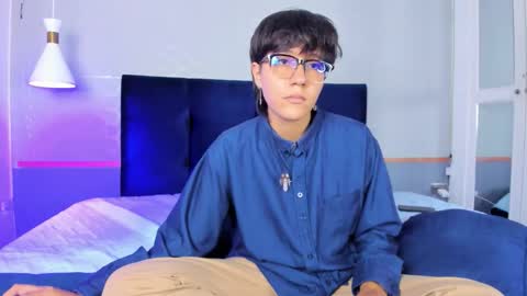 Snapshot of tsuki_maru chatting on 10.03.25 Maru online show from 10.03.25