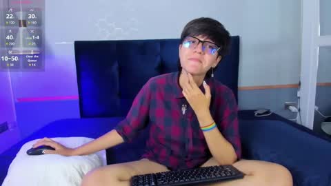 Snapshot of tsuki_maru chatting on 10.09.25 Maru online show from 10.09.25