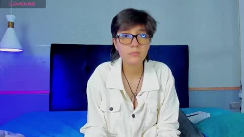 Snapshot of tsuki_maru chatting on 11.03.25 Maru online show from 11.03.25