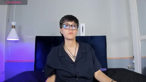 Snapshot of tsuki_maru chatting on 11.17.25 Maru online show from 11.17.25