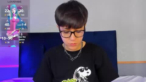 Snapshot of tsuki_maru chatting on 11.28.25 Maru online show from 11.28.25