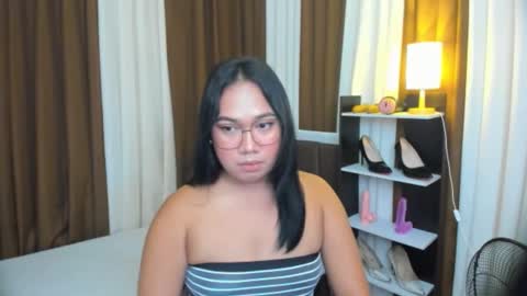 Karen Oquio online show from 09.25.25