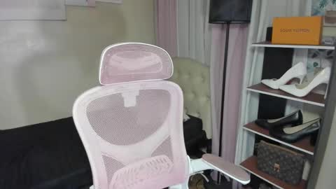 Snapshot of tsuncutrhein chatting on 10.12.25 tsuncutrhein online show from 10.12.25