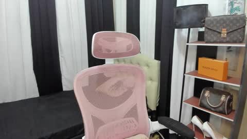 Snapshot of tsuncutrhein chatting on 11.08.25 tsuncutrhein online show from 11.08.25