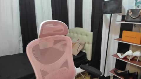 Snapshot of tsuncutrhein chatting on 11.11.25 tsuncutrhein online show from 11.11.25