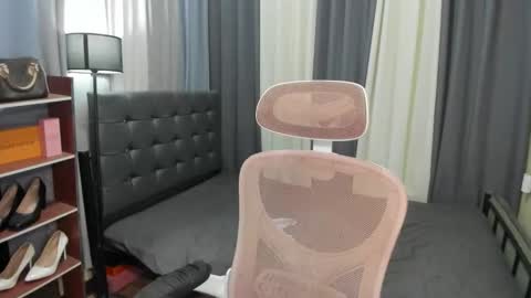 Snapshot of tsuncutrhein chatting on 02.22.26 tsuncutrhein online show from 02.22.26