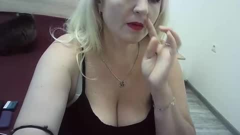 Ttrnynela online show from 10.19.25